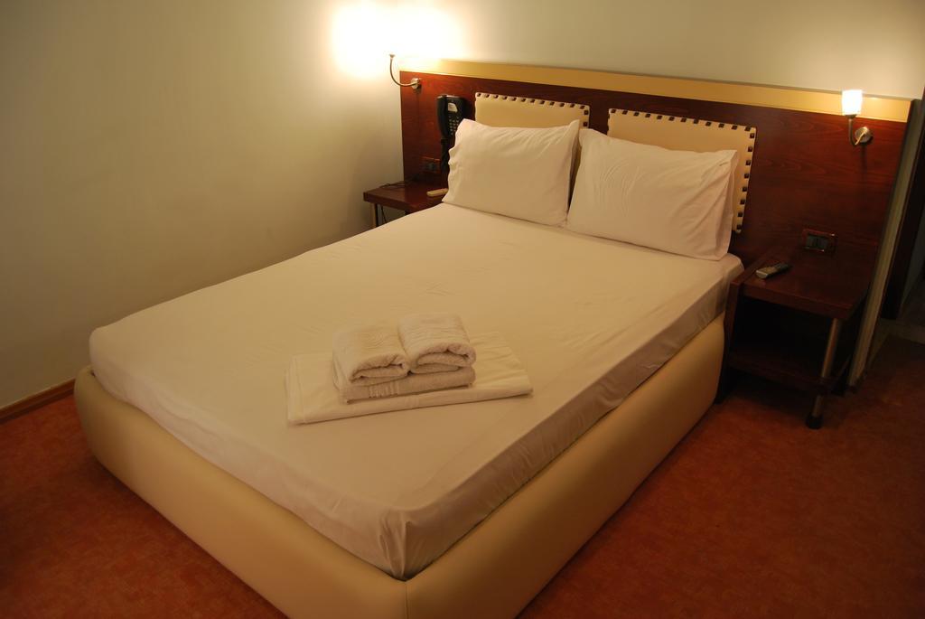 Hotel Panorama Sarandë Habitación foto