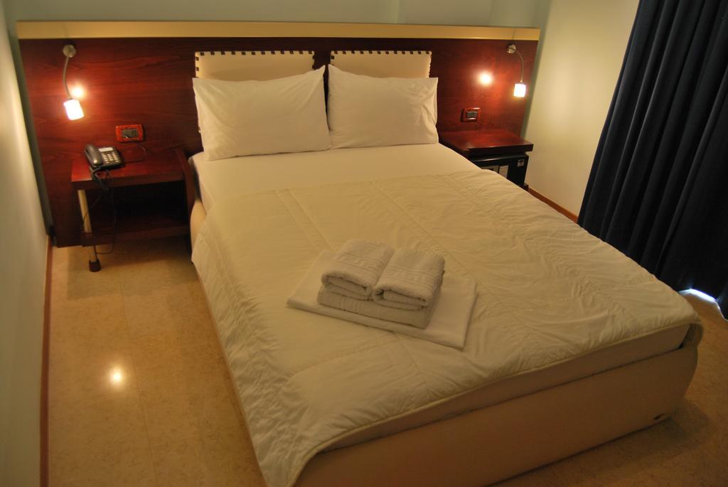 Hotel Panorama Sarandë Habitación foto