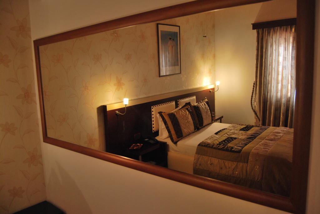 Hotel Panorama Sarandë Habitación foto